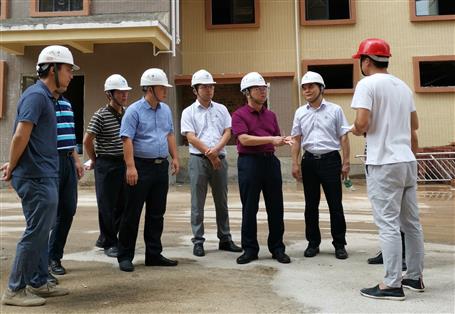 覃振华到梧州佛子时代广场项目举行清静生产检查