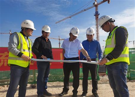 【奋战80天·冲刺四序度】阮仁胜到钦州超薄玻璃基板深加工项目调研指导