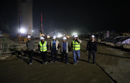 【奋战80天·冲刺四序度】唐峰使用休息时间到鱼峰水泥技改项目调研指导