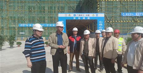 【奋战80天·冲刺四序度】何勇使用周末休息时间到柳江区中医院整体搬家项目指导清静文明标准化施工