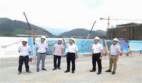 【建设新“国门”?展铁军精神】开国门   酣战急