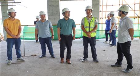 【“两个年”双提升】廖立波到冶建桂华分公司明德中学项目调研指导事情