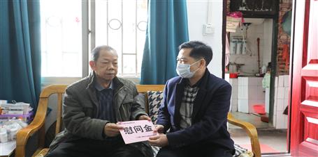 蒙胜益慰问难题员工